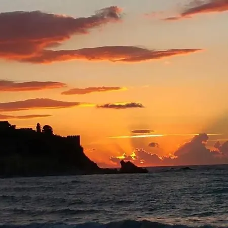 Due Passi E Il Mare